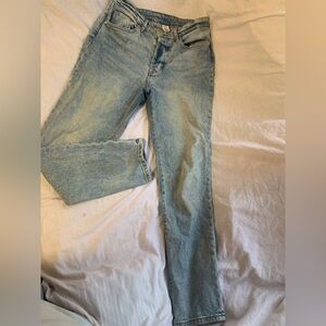 H&M Boyfriend/Mom Jeans slightly worn. High rise